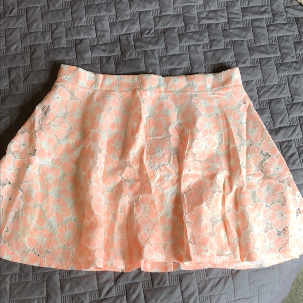 NWT mini skirt with liner, size M.